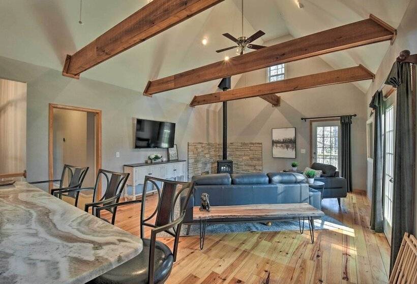 Family Friendly Lake Lanier Escape On 2 + Acres!