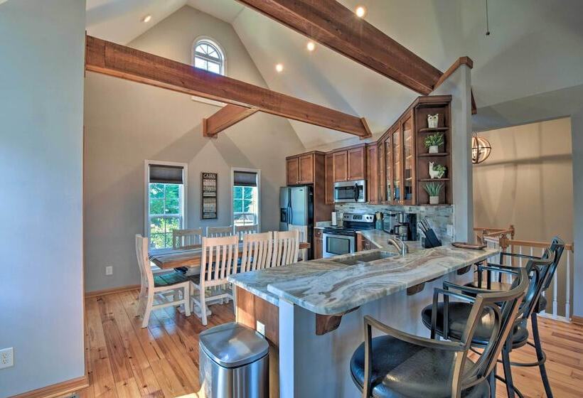 Family Friendly Lake Lanier Escape On 2 + Acres!