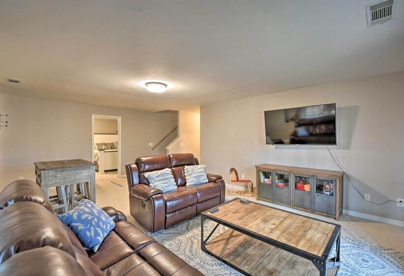 Family Friendly Lake Lanier Escape On 2 + Acres!