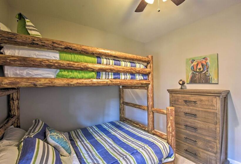 Family Friendly Lake Lanier Escape On 2 + Acres!