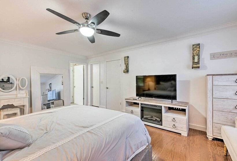 Family Friendly Marietta Home W/ Yard & Porch