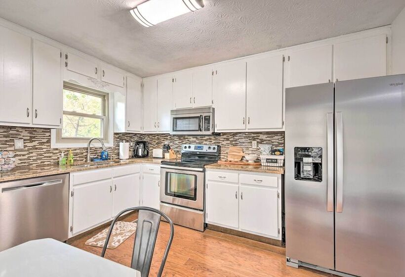 Family Friendly Marietta Home W/ Yard & Porch