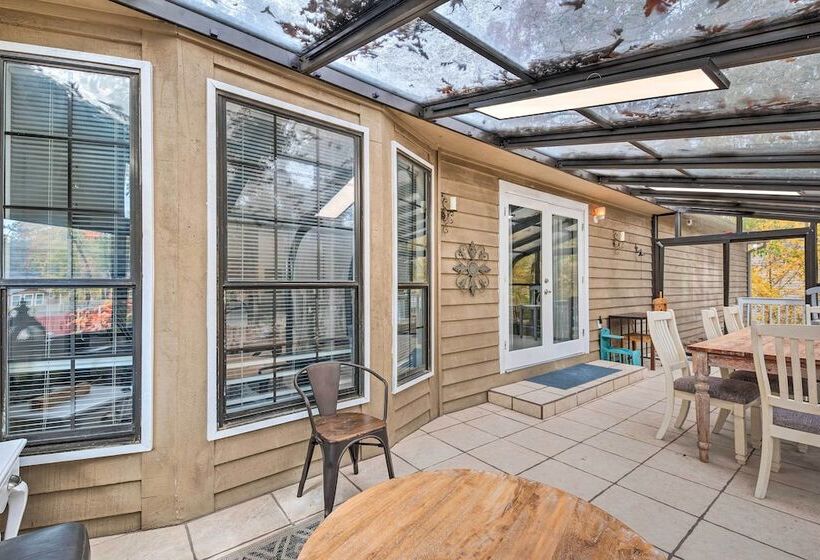 Family Friendly Marietta Home W/ Yard & Porch