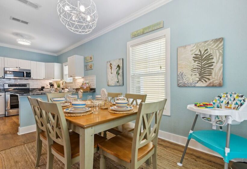 Family Friendly Pensacola Home < 1 Mi To Beach!