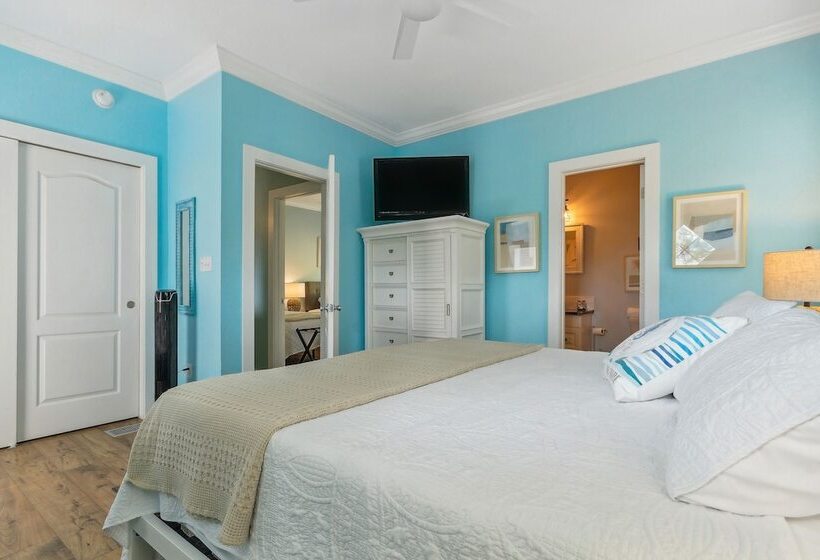 Family Friendly Pensacola Home < 1 Mi To Beach!