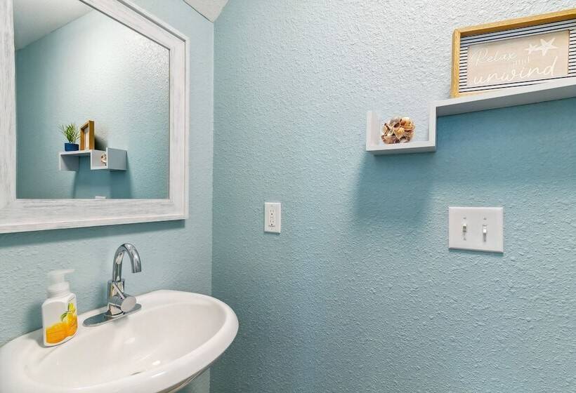 Family Friendly Pensacola Home < 1 Mi To Beach!