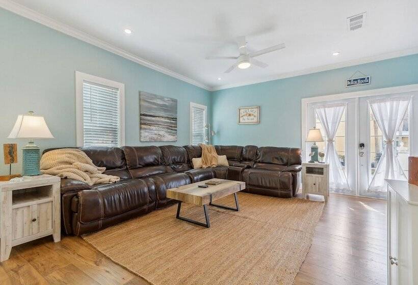 Family Friendly Pensacola Home < 1 Mi To Beach!