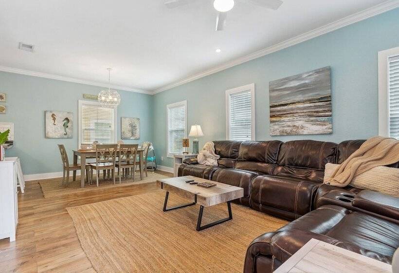 Family Friendly Pensacola Home < 1 Mi To Beach!