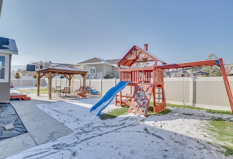 Family Friendly Retreat: 28 Mi To Salt Lake City!