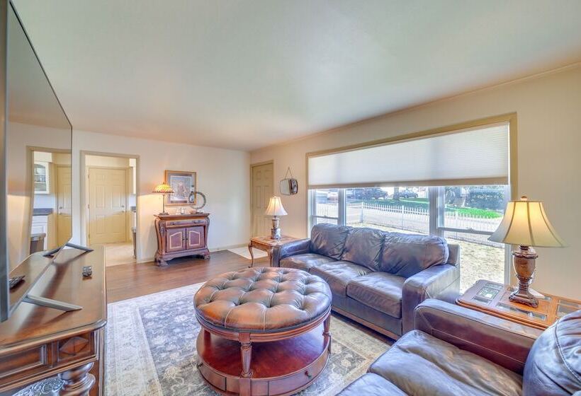 Family Friendly Sand Springs Home ~ 8 Mi To Tulsa!