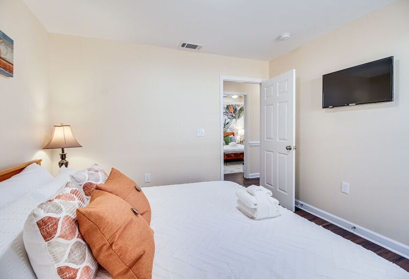 Family Home Near Downtown & Convention Center!