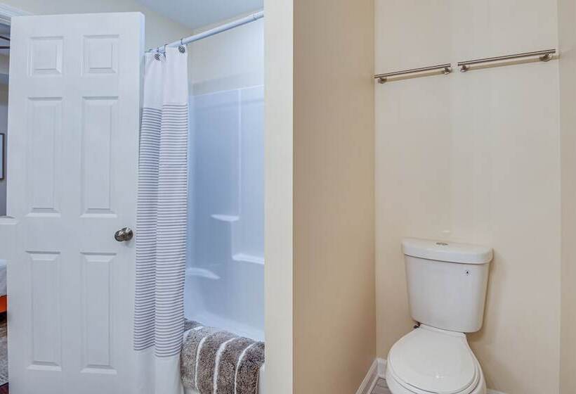 Family Home Near Downtown & Convention Center!