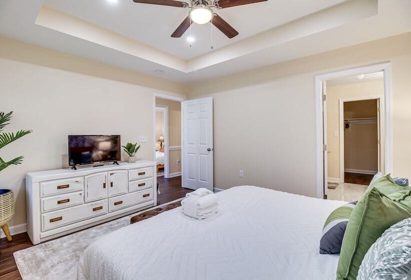 Family Home Near Downtown & Convention Center!