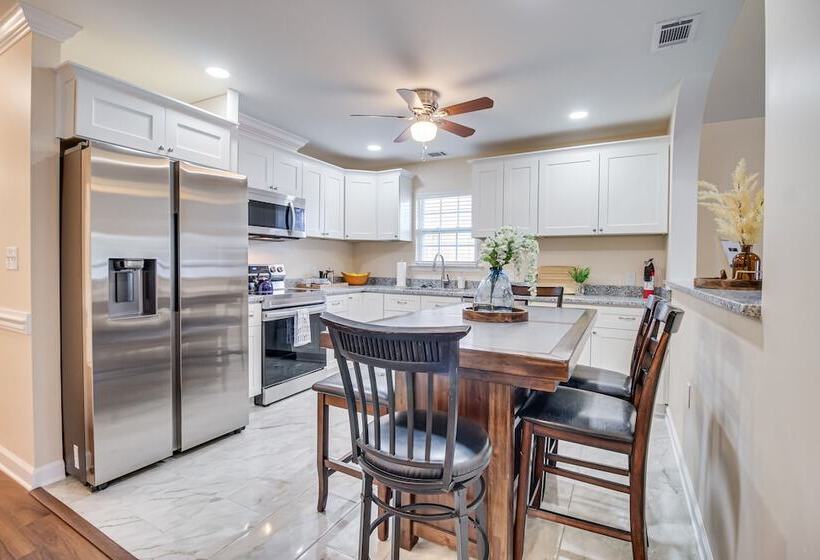 Family Home Near Downtown & Convention Center!