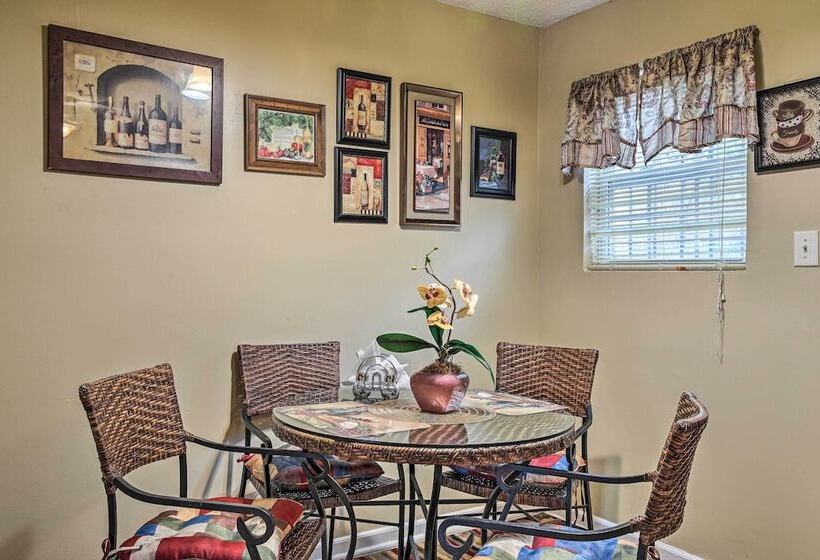 Family Home Near Panola Mountain State Park!