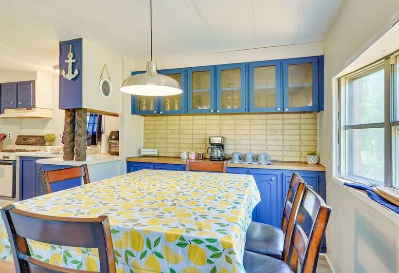 Family Home On Lake Sinclair W/ Dock & Kayaks!