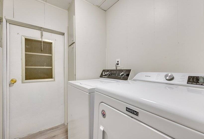 Family Home On Lake Sinclair W/ Dock & Kayaks!