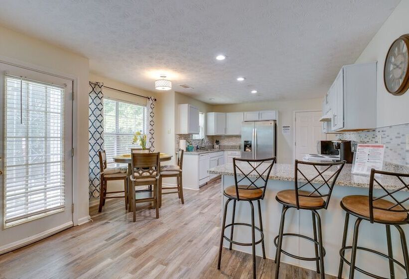 Family Home W/ Yard: 11 Mi To Dtwn Atlanta!