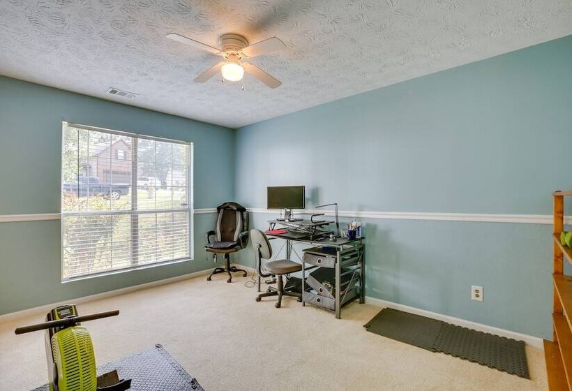 Family Home W/ Yard: 11 Mi To Dtwn Atlanta!