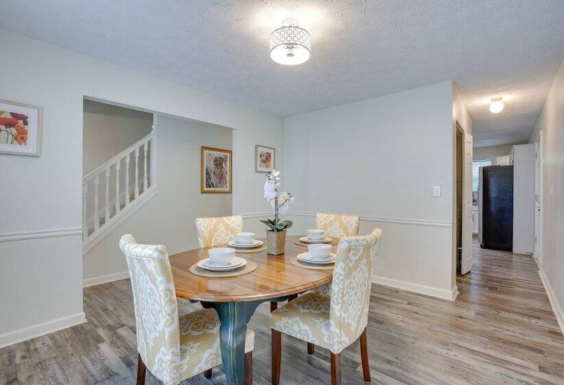 Family Home W/ Yard: 11 Mi To Dtwn Atlanta!