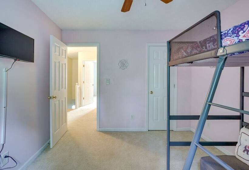 Family Home W/ Yard: 11 Mi To Dtwn Atlanta!