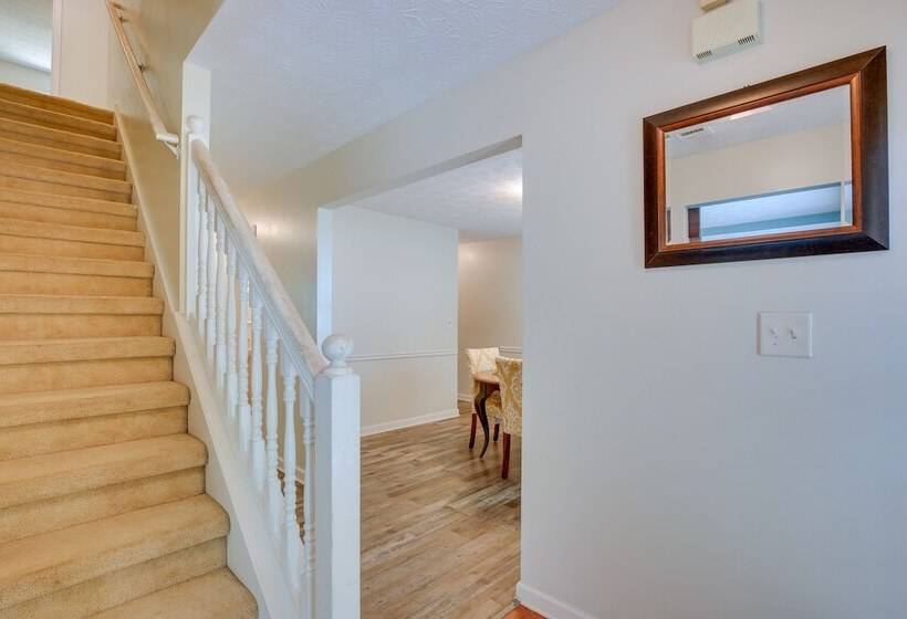 Family Home W/ Yard: 11 Mi To Dtwn Atlanta!