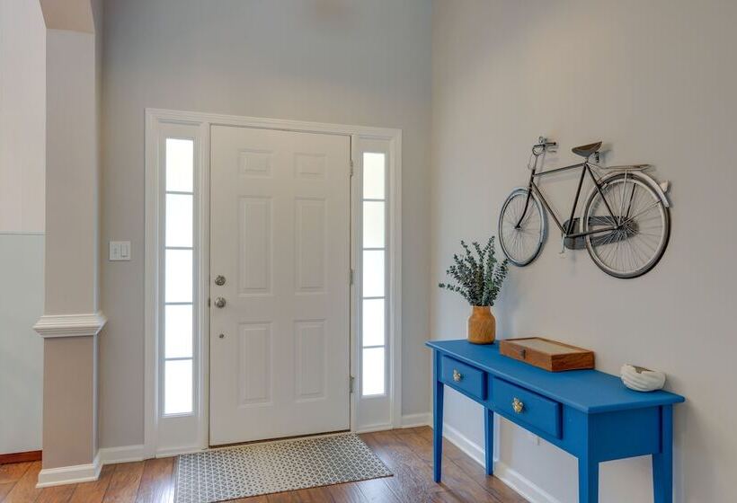 Fayetteville Retreat W/ Hot Tub & Fenced Yard