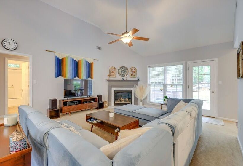 Fayetteville Retreat W/ Hot Tub & Fenced Yard