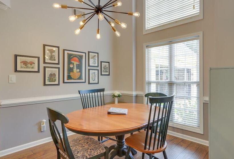 Fayetteville Retreat W/ Hot Tub & Fenced Yard