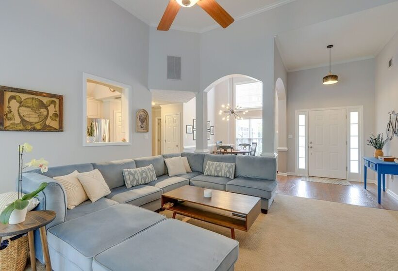 Fayetteville Retreat W/ Hot Tub & Fenced Yard