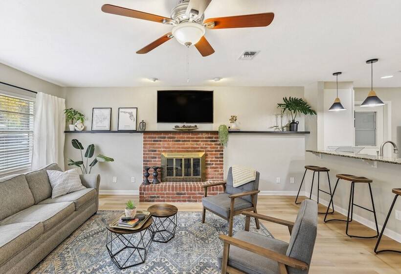 Gainesville Home W/ Fire Pit, 4 Mi To Uf Campus!