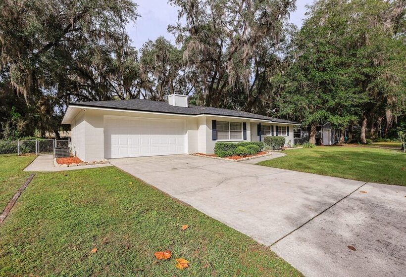 Gainesville Home W/ Fire Pit, 4 Mi To Uf Campus!