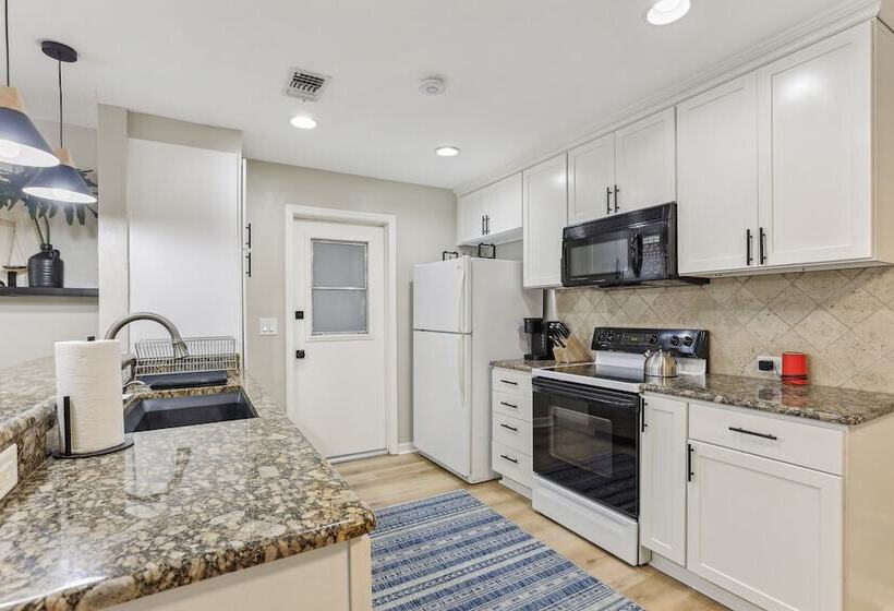 Gainesville Home W/ Fire Pit, 4 Mi To Uf Campus!