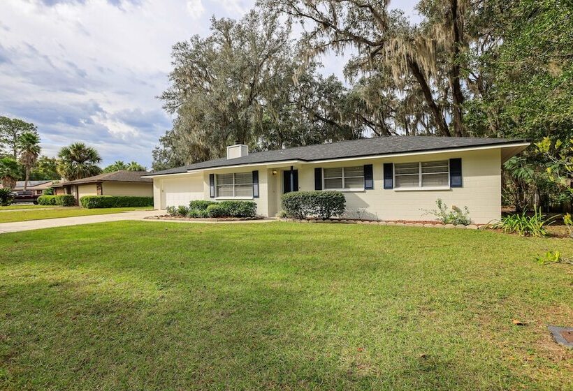 Gainesville Home W/ Fire Pit, 4 Mi To Uf Campus!