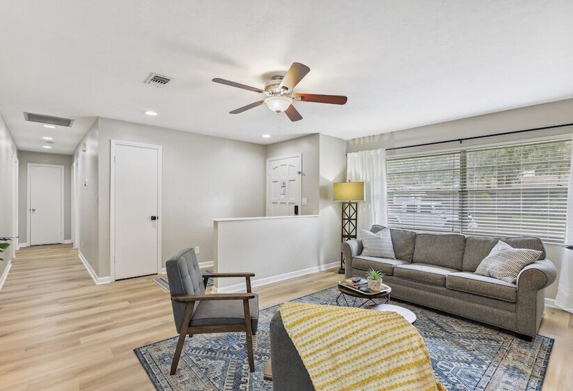 Gainesville Home W/ Fire Pit, 4 Mi To Uf Campus!