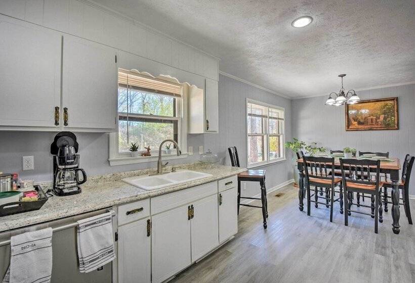 Gainesville Home W/ Fire Pit Near Lake Lanier