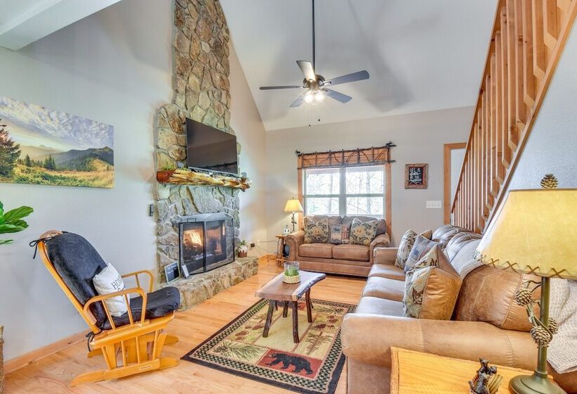 Georgia Retreat   Game Room, Fire Pit & Grill!