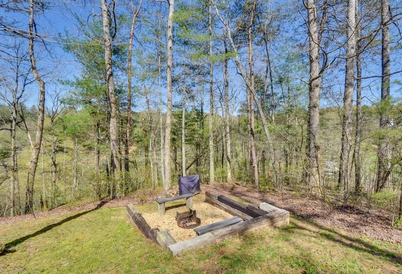 Georgia Retreat   Game Room, Fire Pit & Grill!