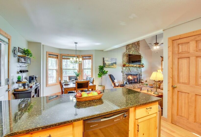 Georgia Retreat   Game Room, Fire Pit & Grill!