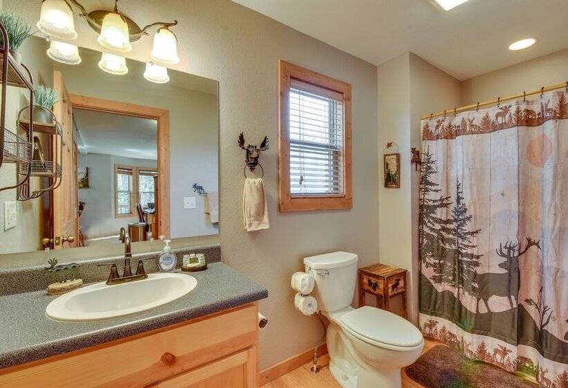 Georgia Retreat   Game Room, Fire Pit & Grill!