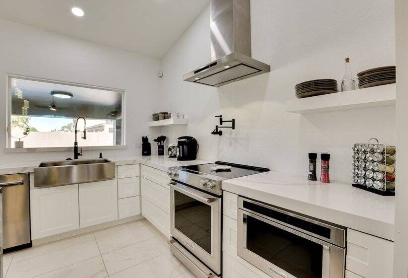 Glendale Home W/ Fire Pit Near State Farm Stadium!