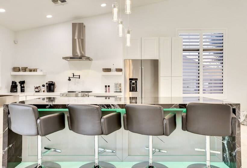 Glendale Home W/ Fire Pit Near State Farm Stadium!