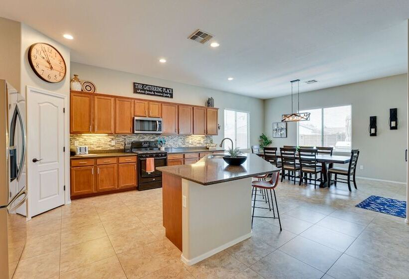 Beautiful Goodyear Home W/ Pool & Gas Grill!