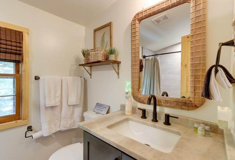 Gorgeous Ellijay Cabin: Private Hot Tub + Fire Pit