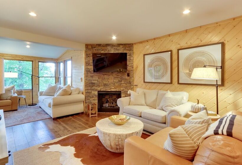 Gorgeous Ellijay Cabin: Private Hot Tub + Fire Pit