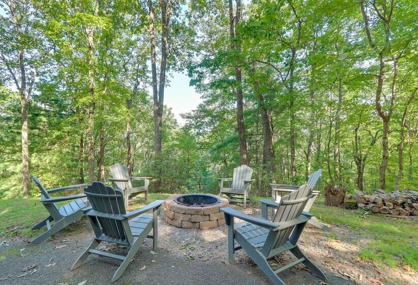 Gorgeous Ellijay Cabin: Private Hot Tub + Fire Pit