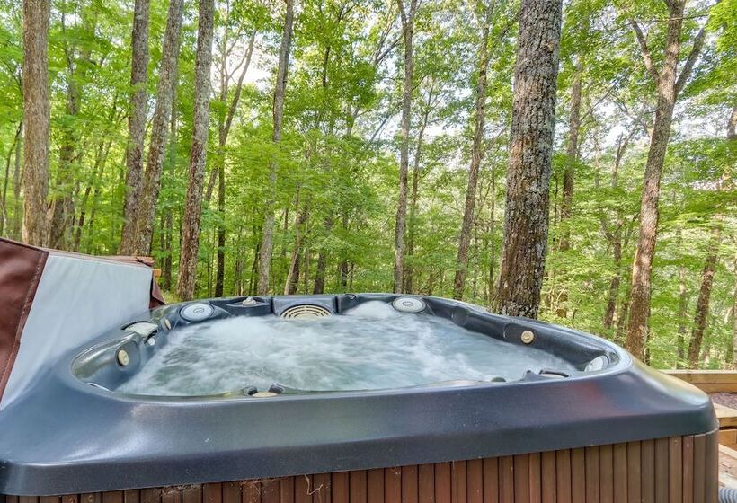Gorgeous Ellijay Cabin: Private Hot Tub + Fire Pit
