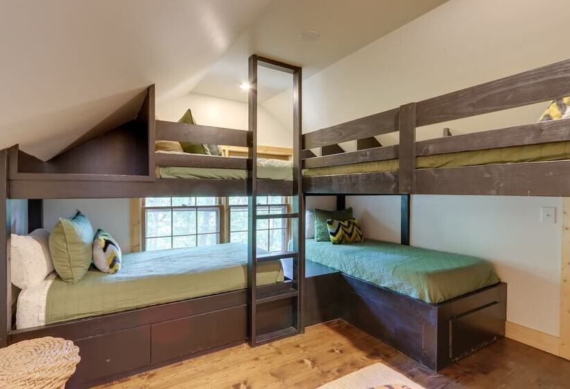 Gorgeous Ellijay Cabin: Private Hot Tub + Fire Pit