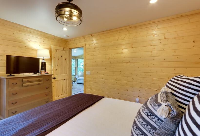 Gorgeous Ellijay Cabin: Private Hot Tub + Fire Pit