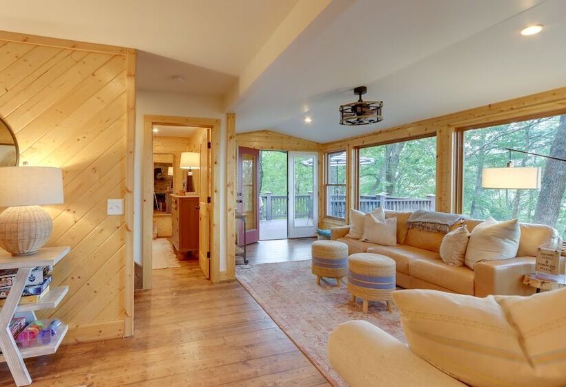 Gorgeous Ellijay Cabin: Private Hot Tub + Fire Pit